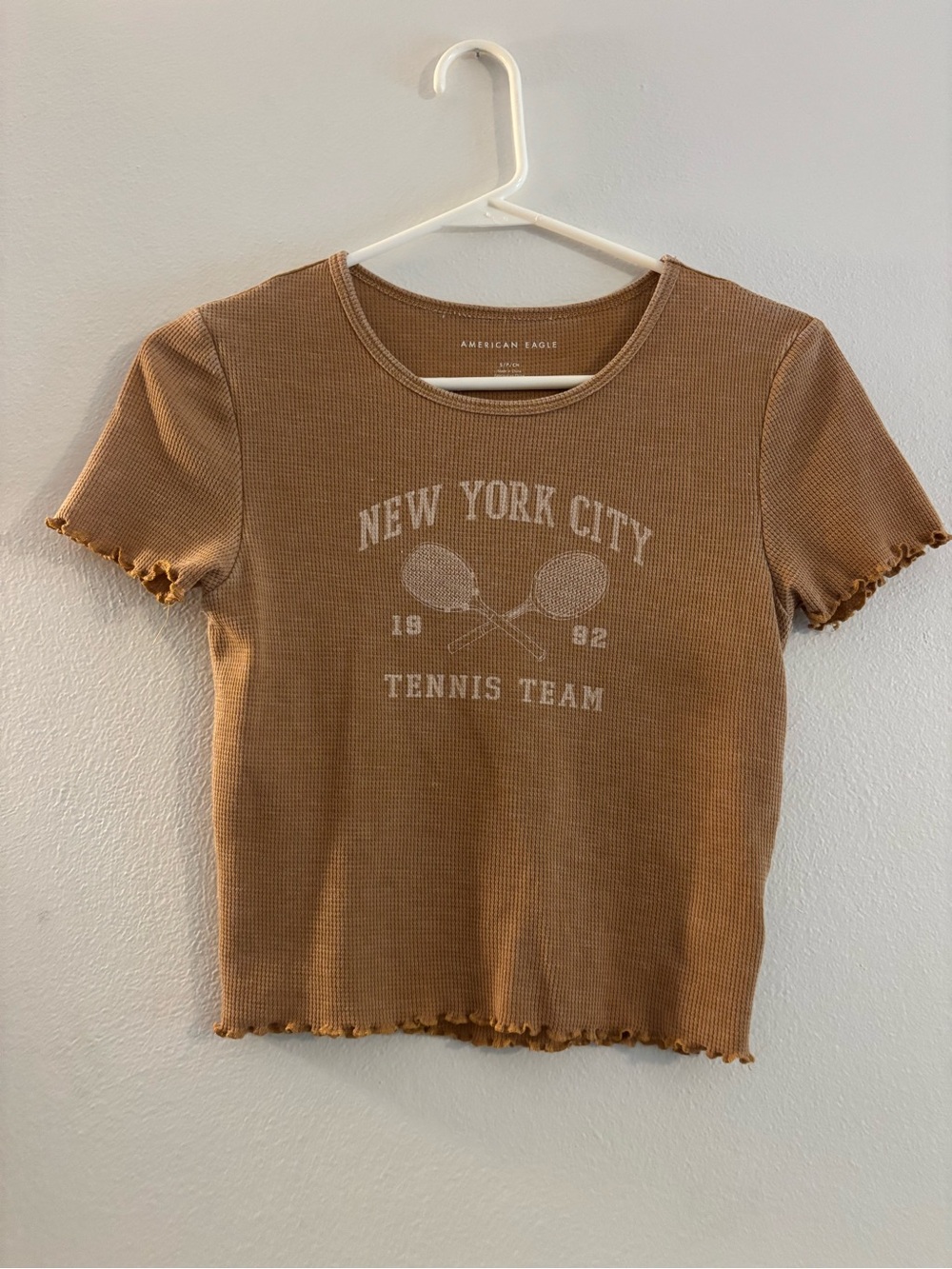 American Eagle Outfitters Tan Waffle-Knit 'New York City Tennis Team' Crop Tee